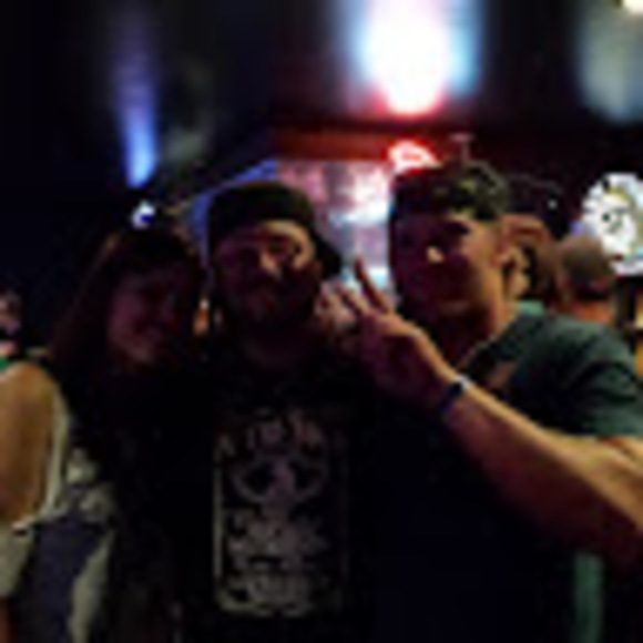 Meet your Posher, Robbie - Picture 1 of 1